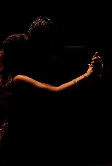 MidwestFantasy's tweet image. My soft soulful eyes
saying, Can you save me?
while your innocent 
whispers
become starlight
on my skin
promises that claim me
as yours 
savior forever with me
as we begin dancing barefoot
with the moon

#Amatory @Amatoryq #vssdark #poetry #POEMS