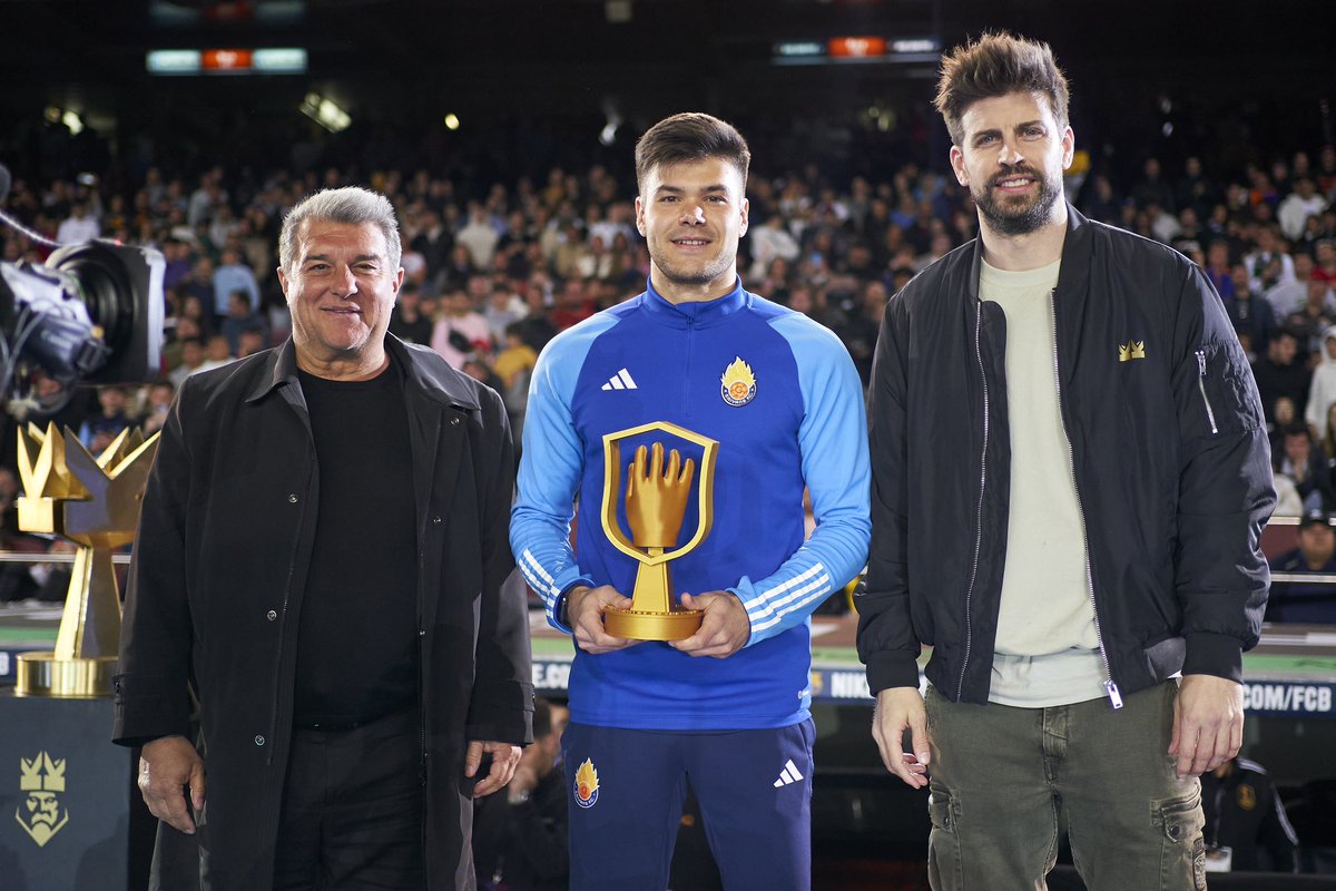 💤 Un sueño hecho realidad… 

🏆 Mejor portero del primer split de esta <a href="/KingsLeague/">Kings League Spain</a> 🤯

🫶 Gracias a todos mis compañeros por hacerlo posible. Sin vosotros hubiera sido imposible, <a href="/Saiyans_FC_/">Saiyans FC 🧡💙</a> 

#KingsLeagueF4