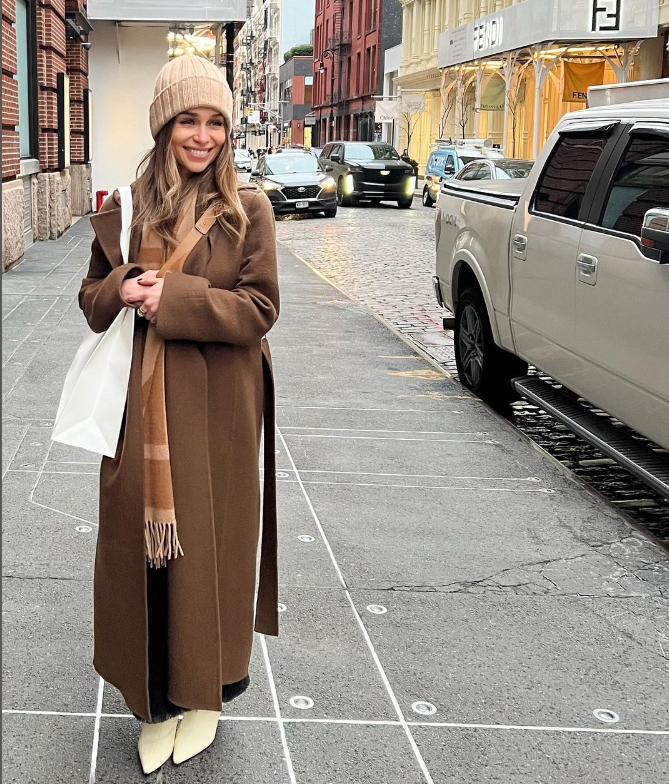 Gostaria de deixar registrado que sou completamente apaixonado pela Emilia Clarke.