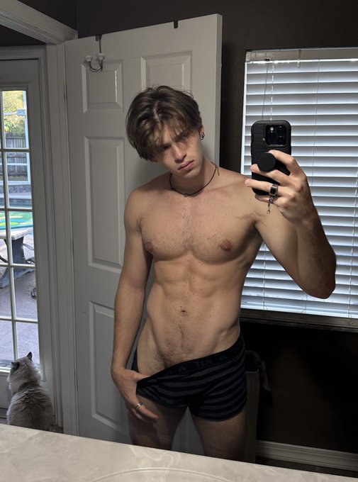 Give me your soul pls https://t.co/yf13B7QWHz