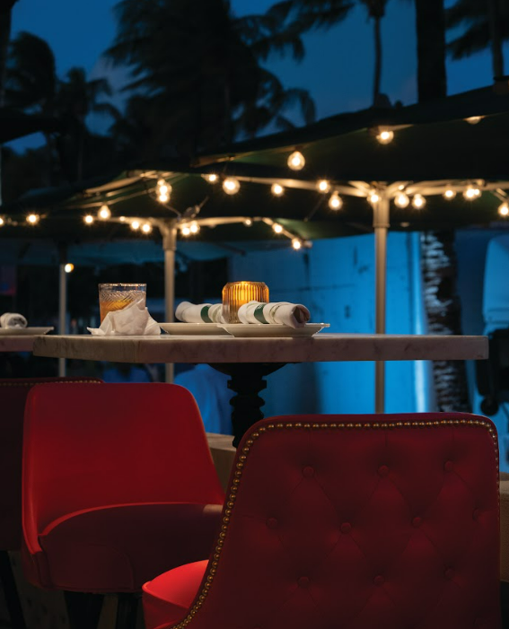 Delicious dinner under #SouthBeach sky! #NewsCafe #OceanDrive #DinnerTime