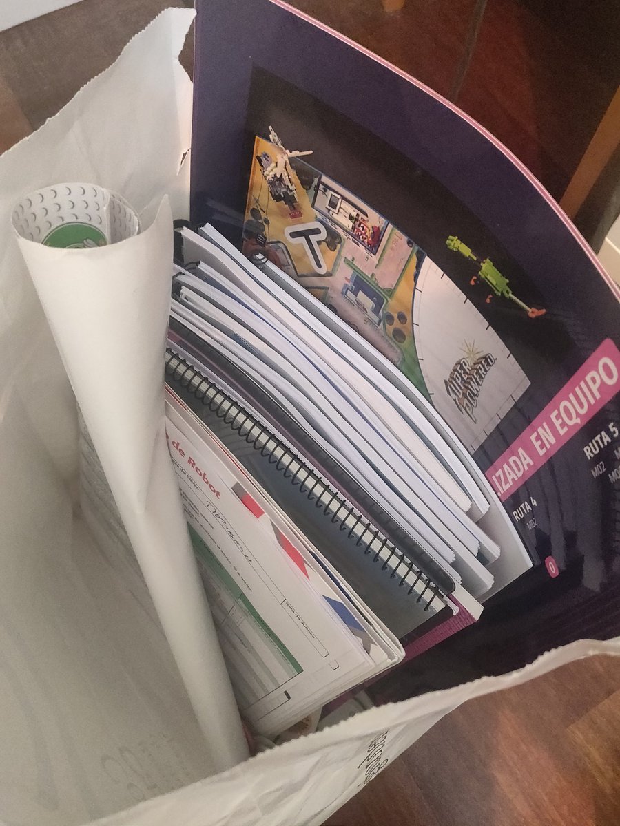 ArambarriCalvoJ's tweet photo. Ya en casa, después de mi segunda final nacional como juez.
Nos traemos recuerdos y regalos de muchos (demasiados 😃) equipos. Una gran experiencia, gracias a todos los que hacéis @FLL_Spain posible. ¡Gracias @Ingeniera_soy, equipos y voluntarios!

https://t.co/8zbpiptL9e https://t.co/jyaubSJxSG