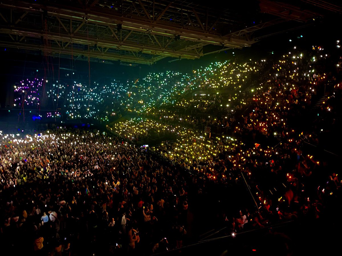 tobesocharly's tweet photo. we are now remembering #ltwtoslo aka the best show ever , happy anniversary!! i miss it https://t.co/TxT3heY4XR