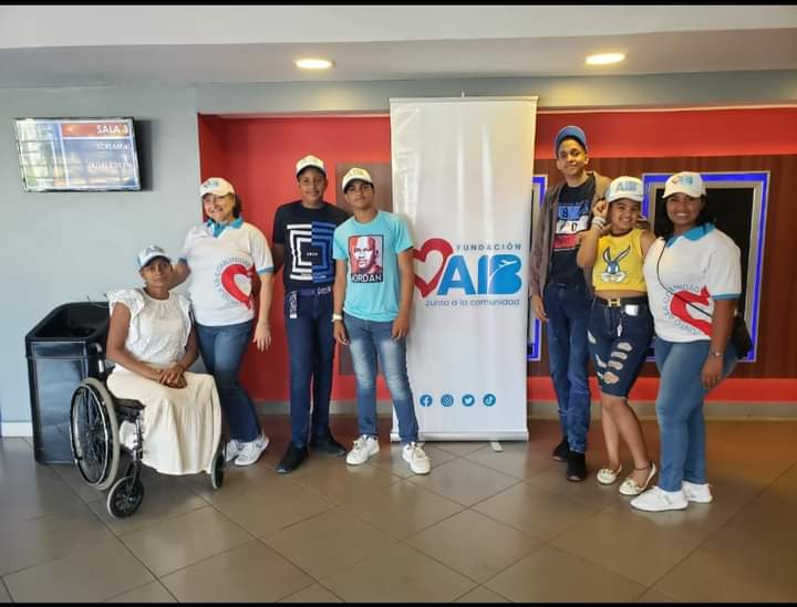 jimenez_aneury's tweet photo. Gracias a la Fundación del Aeropuerto Internacional de Bávaro se hizo posible y un sueño hecho realidad a la Sra. Victoria Garrido sobre la operación realizada a su hijo.  AIB siempre de la mano con las causas más nobles de su gente. https://t.co/ObFHjvkuzO