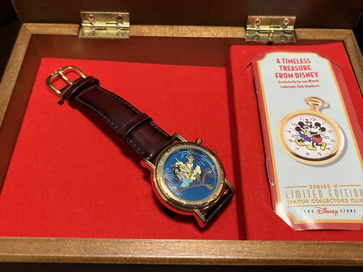 TeriE's tweet photo. RARE NUMBERED VINTAGE #Disney #FOSSIL Aladdin Watch in Music Box w/ Jasmine Marked #5688/7500 NEW #collectibles #disneycollectibles #disneygifts #vintagedisney #disneywatch #FossilWatch #Jasmine #ebayfinds #DisneyMusicBox #Aladdin #disneystore https://t.co/Hdy2PNguTU #eBay @eBay https://t.co/Awn6OnaDPn