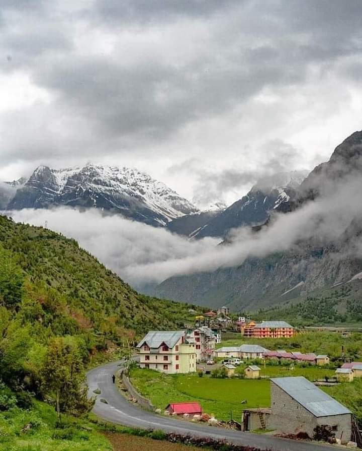 string_hopper's tweet photo. @TakeTJ1 #JammuKashmir ❤️#india https://t.co/InWtFhmJ65