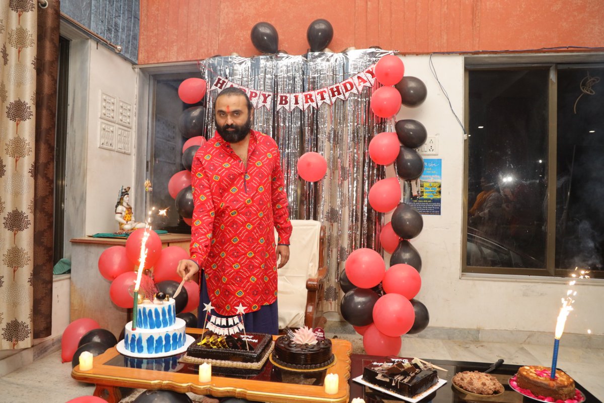 techfected's tweet image. समग्र नाथ शिष्य गण के चहीते, दैदीप्यमान, ध्येय संकल्प सिध्ध नवनाथ धाम के गादीपति विश्व वंदनीय परम पूज्य श्री छोटेदादा को जन्म दिन की हार्दिक शुभकामनाएं।