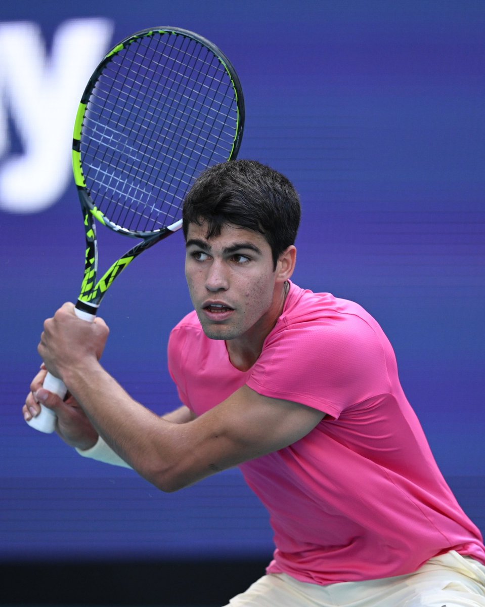 carlosalcaraz's tweet photo. OCTAVOS! 🏃🏻‍♂️💨🎾💥🤩🌴 @MiamiOpen 

📸 @atptour https://t.co/SCsLA6sODN