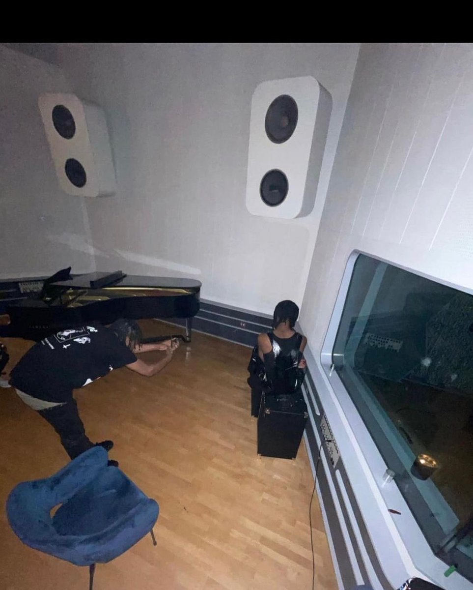 Lidestyworld's tweet photo. Carti in the Studio https://t.co/HzcS61zFDD