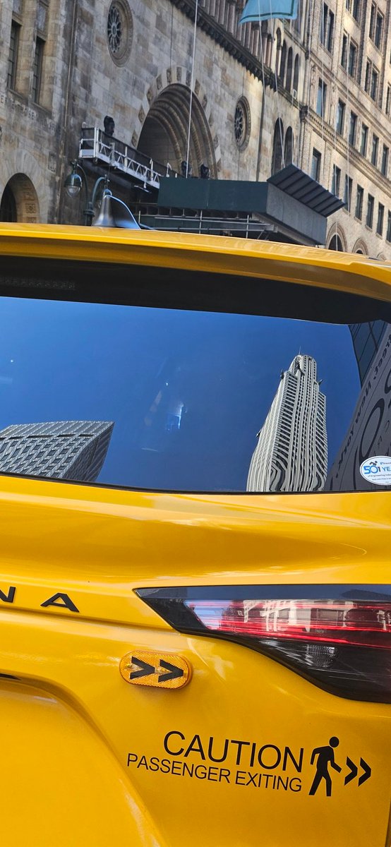 Grumpyduck's tweet image. Goodbye New York City we've had a blast. #NYC #ChryslerBuilding #YellowCab #GrumpyducksAdventures