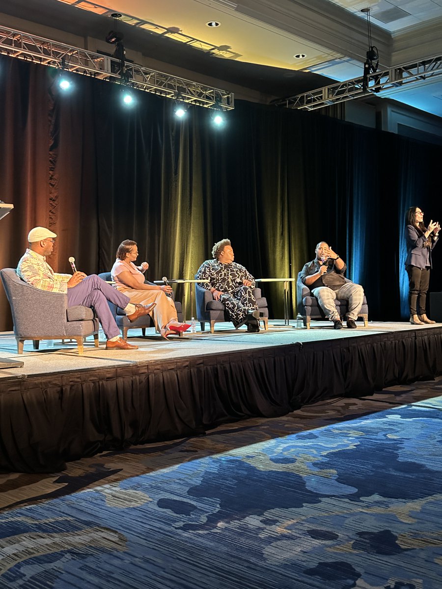 acpaprez's tweet photo. OKAY @TerahJay bringing out the SCHOLARSHIP!! 
bell hooks = receipts 

#ACPA23 #DreCPA #FindConnection #BuildMomentum #CreateTheFuture https://t.co/qBg8e4DM4Y