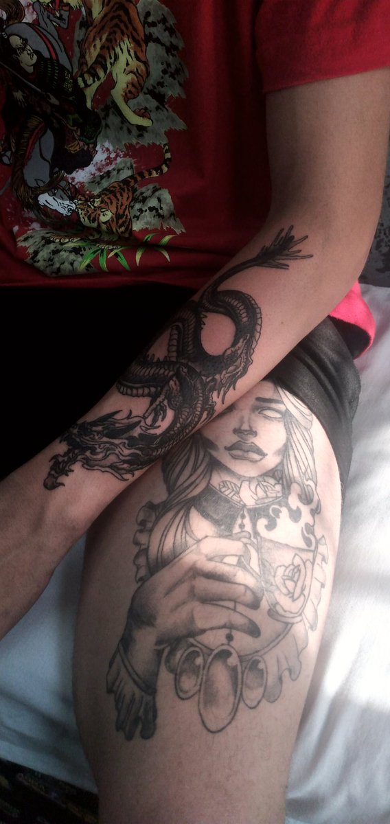 Gru_Tatuao's tweet photo. Trabajillo Blackwork hecho a @csar_012 
Qué rápido crecen😪 https://t.co/VqqUFPoo5T