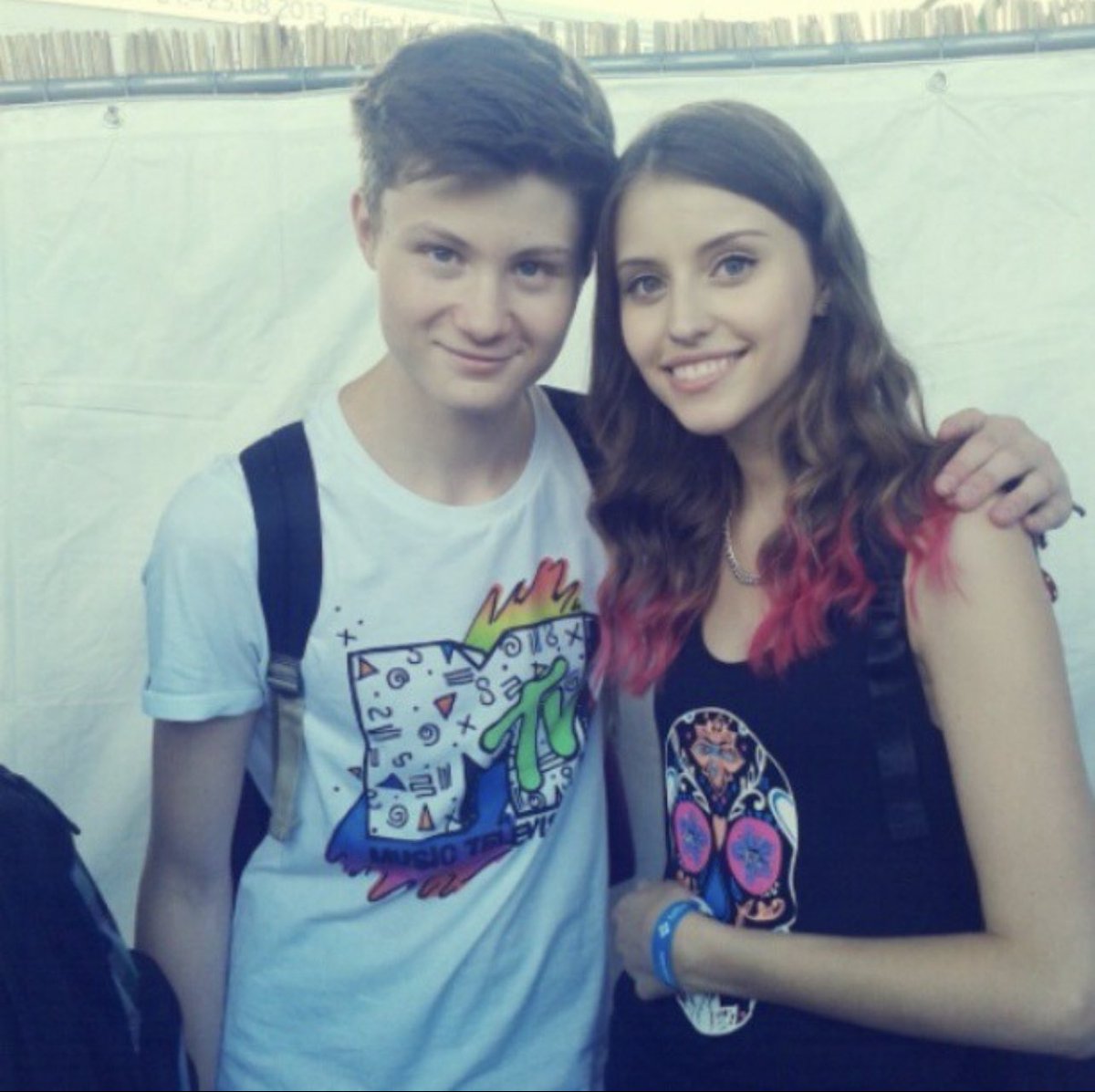_tyralinia's tweet photo. Klein Trüly mit 16, damals einfach schon mit baba pinken Haaren und gutem Youtuber Geschmack #gamescom2013 https://t.co/cExWSNEzmr