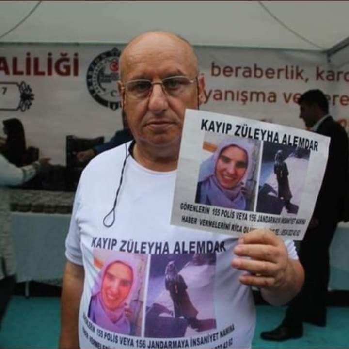 06alemdar61's tweet photo. 17 EYLUL 2O17
DEN BERİ İZZETİMİ ŞEREFİMİ GÖĞSÜME İŞLEDİM.
ZULEYHAM KUZUM KAÇIRILDI
MALIMIZA MÜLLKÜMÜZE ÇÖKTÜLER BAYRAKTAROĞLU YUSUF ÇAVUŞ AİLESİNİ DAĞITTILAR
ŞİMDİ BANA BU ÜLKE İÇİN CEREME ÇEKMEK NASILMI DİYORSUNUZ?
TEHDİTMİ DİYORSUNUZ ?
DÖNEN NAMERTTİR ! VATANA HİZMET YOLUNDAN ! https://t.co/6SuyPZmo1c