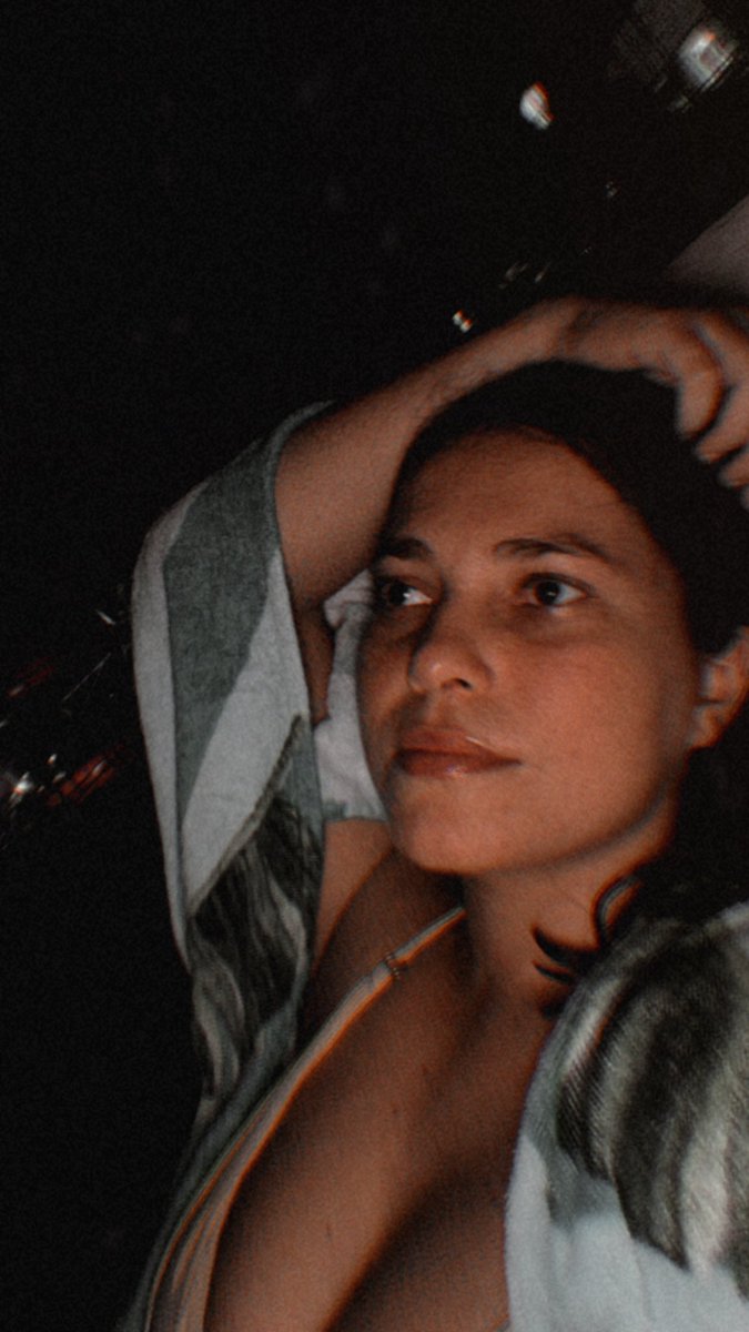 movdelgado's tweet photo. Uma sequência de como eu tô 🍁🌚
#submersa #luzlunar #outono #dinastiaariana #resiliência https://t.co/LiWnx5t7b3