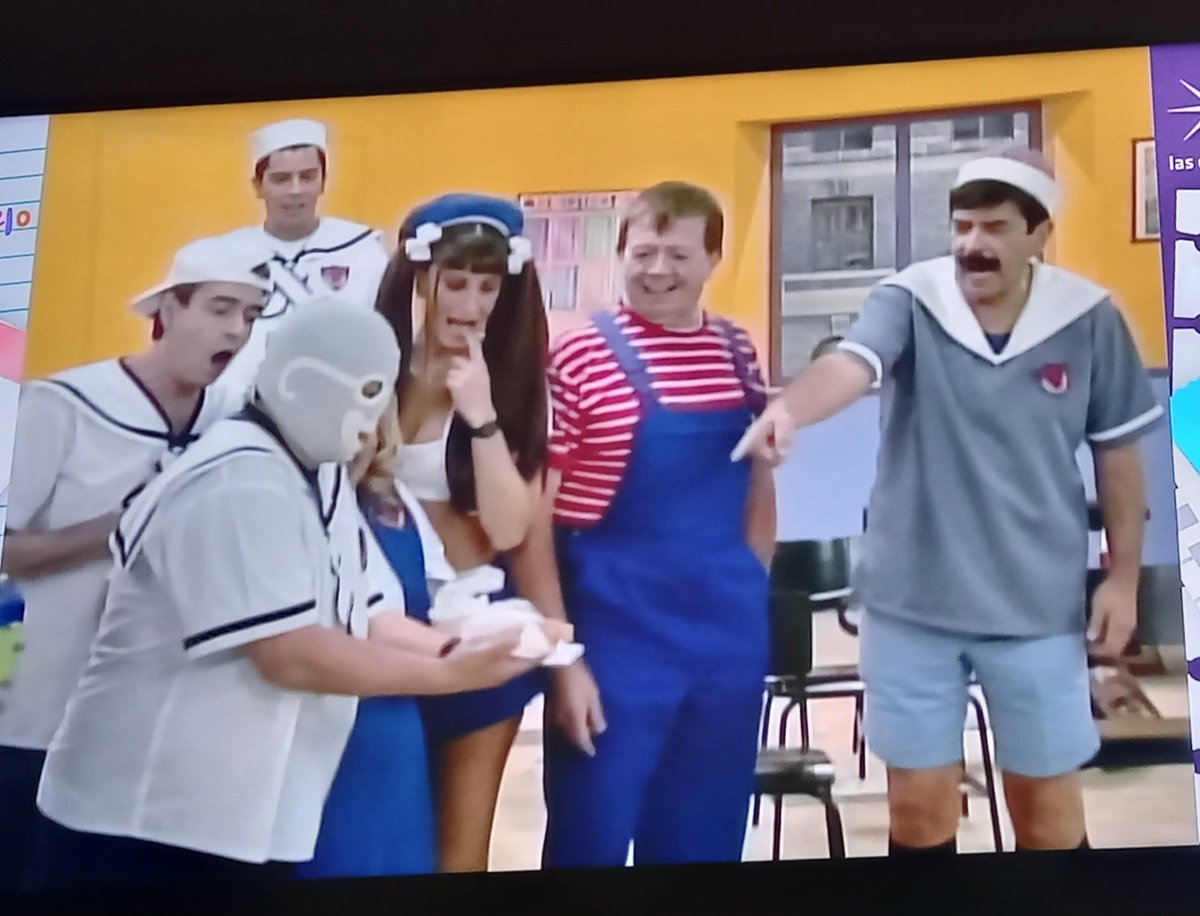 SandymoonMX's tweet photo. ¡Ay! 😭 Viendo la Escuelita de Jorge Ortiz de Pinedo ya no están ni mi #PoloPolo querido, ni #Chabelo, ni #Queli ✝️⚰️ #qepd #sandymoon #comediantes #rt https://t.co/P9IQWzffhL