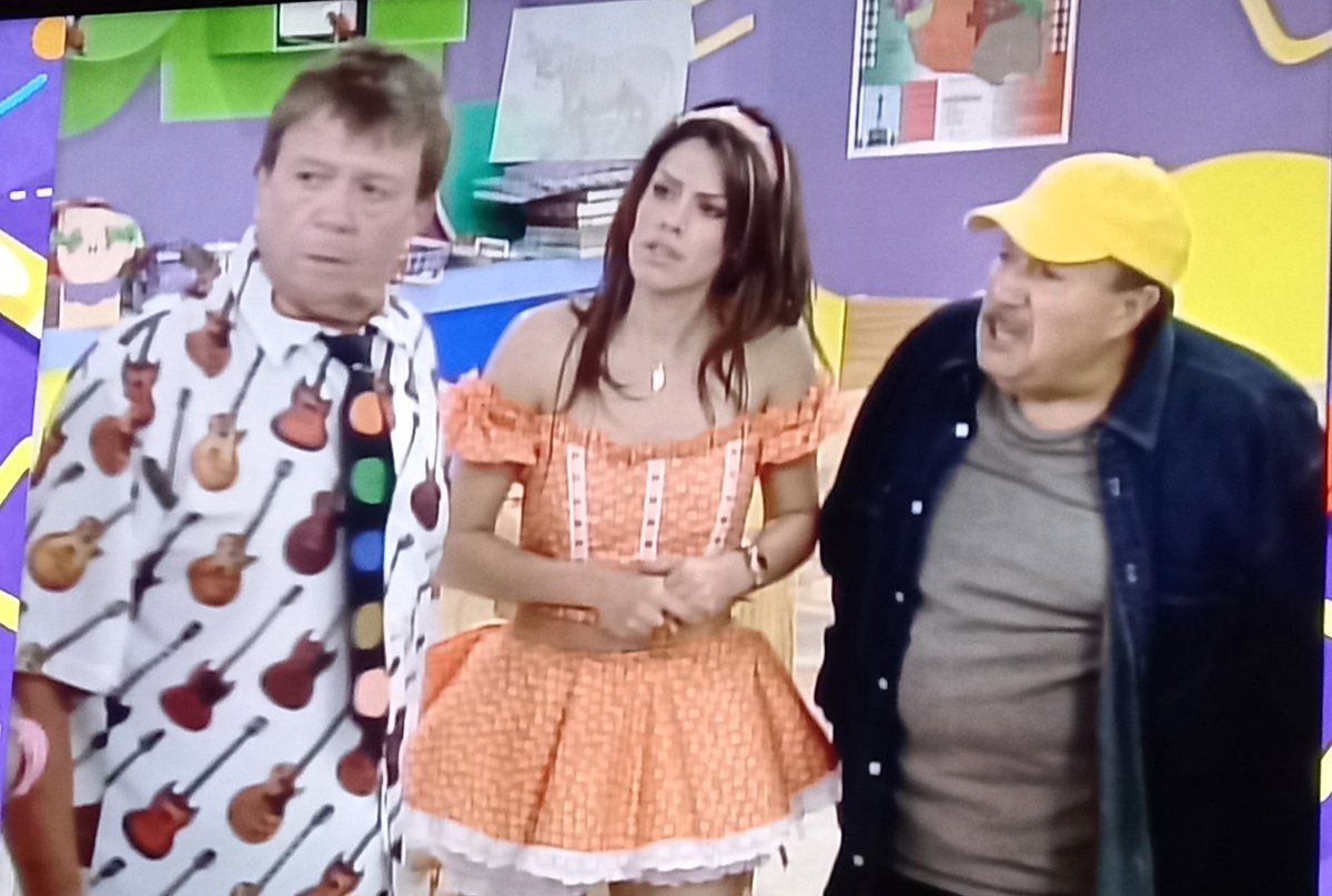 SandymoonMX's tweet photo. ¡Ay! 😭 Viendo la Escuelita de Jorge Ortiz de Pinedo ya no están ni mi #PoloPolo querido, ni #Chabelo, ni #Queli ✝️⚰️ #qepd #sandymoon #comediantes #rt https://t.co/P9IQWzffhL