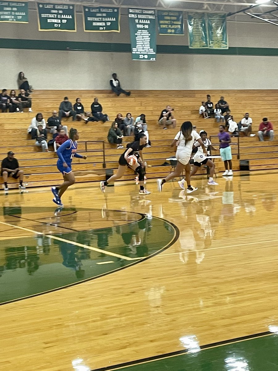 Coach_Williams0's tweet photo. Got to catch @mya2023 in action today at @ChrisHarrisBB SPB All-Star Game! Lots of Sr talent under one roof! Good luck at the next level to all the ladies that played today 💯🏀🔥 https://t.co/0yynQ5PuEo