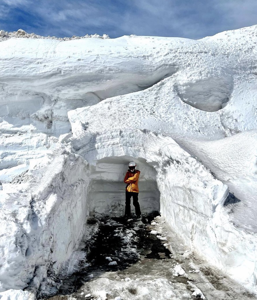 powderhounds1's tweet photo. Saved you a parking spot! The snow has been piling up at Alta! The snow gods are easing up a bit, with @opensnow forecasting "only" 44 inches of snow over the next 10 days. #alta #altautah PC: @take_a_hike_utahandbeyond #lotsofsnow #utah #parkingspot https://t.co/U6mcux4HXi