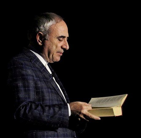 birsafi's tweet photo. sevdâ sarayında ihtilâl oldu
âsî kalbim sana geldi; görmedin
eşiğinde boyun büküp lâl oldu
inâd ettin, kapısından girmedin

nurullah genç https://t.co/nZMYd2pGno