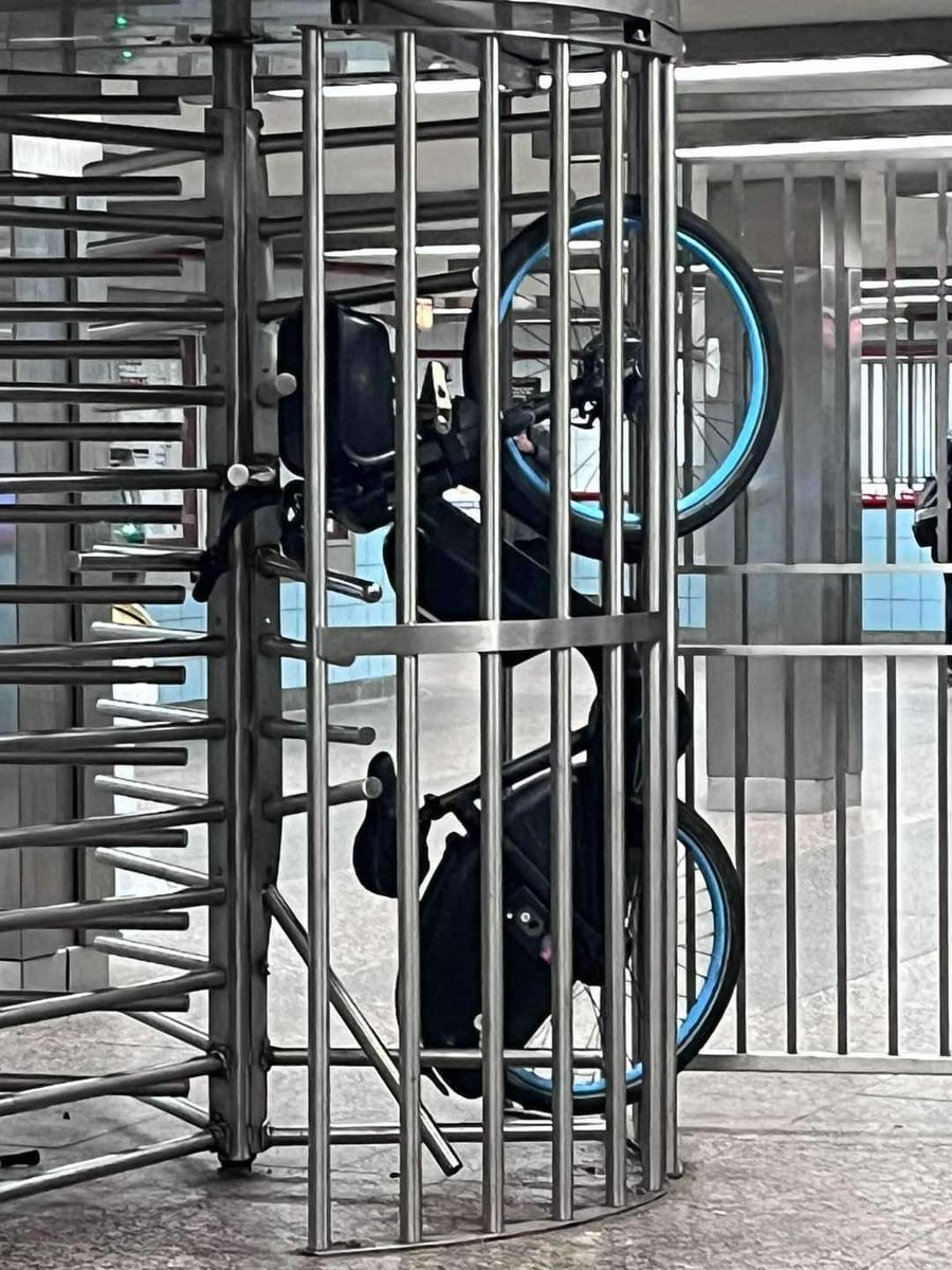 ChiSpectator's tweet photo. #FreeDivvy #Chicago https://t.co/zC84j8utbS