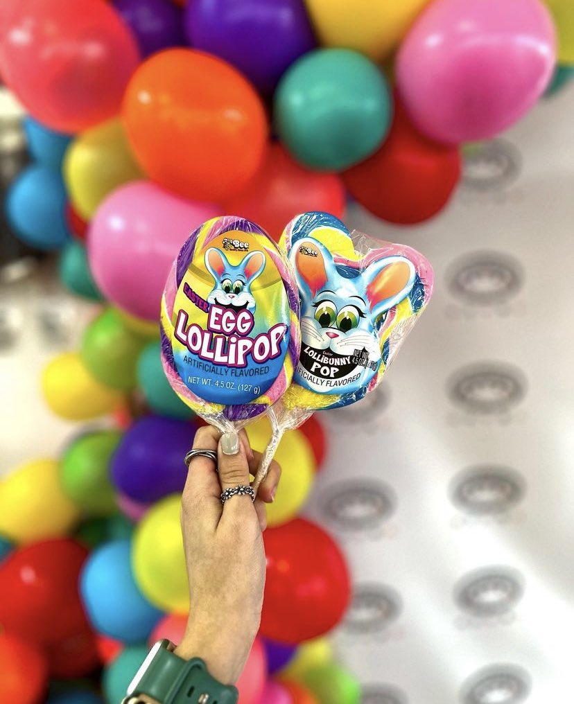 CypressSweets's tweet image. ☀️ Sunshine, 🍭 lollipops, and 🌈 rainbows, everything that's 😍 wonderful is sure to come your way. Make it a sweet week ahead everyone! 

— Love @cypresssweets 💛 #funcandystore #shoplocalcypresstx #lollipops #eastercandy