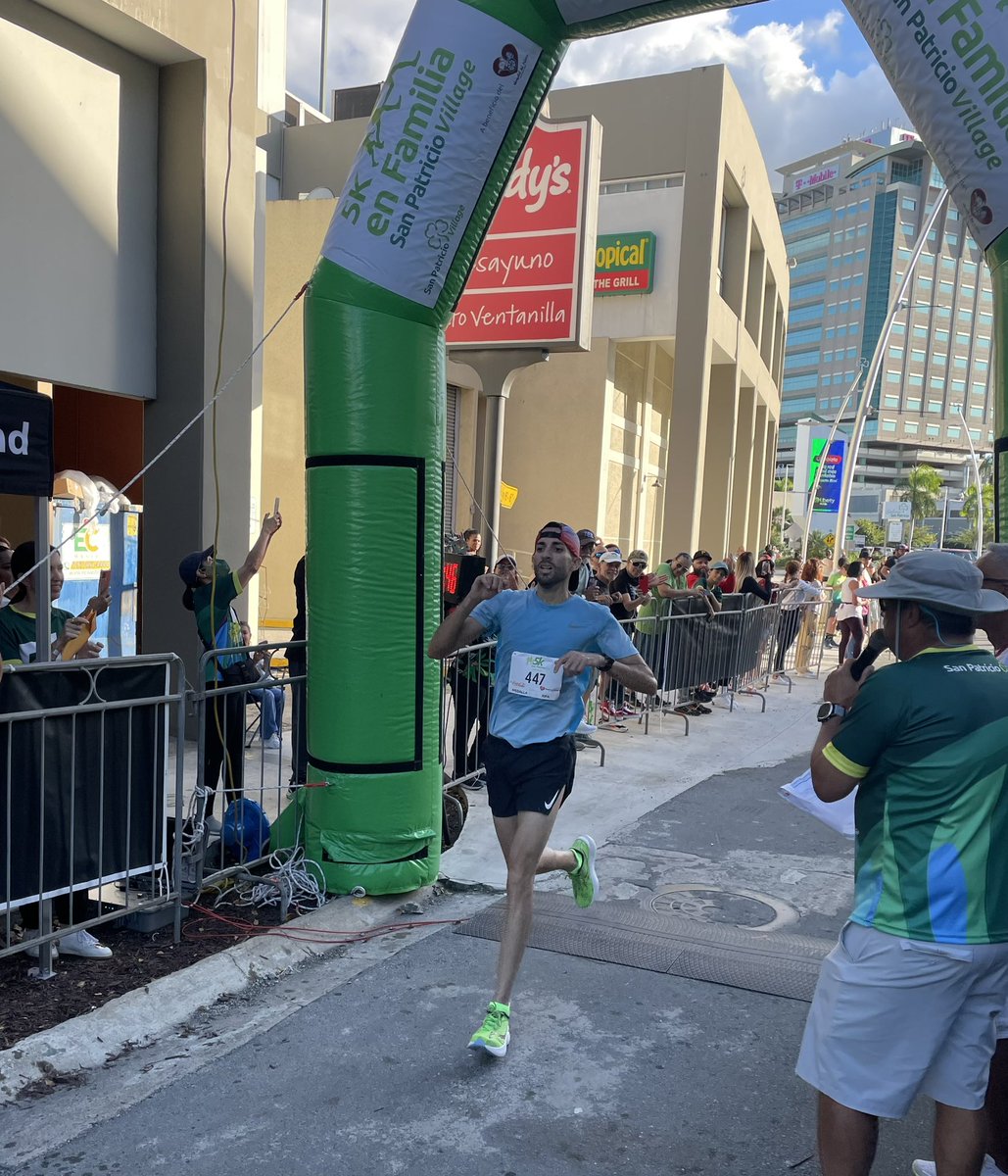maratonespr's tweet photo. 5K SAN PATRICIO PLAZA
Hoy en la tarde se realizó la carrera 5K San Patricio en Guaynabo, donde hubo un gran número de participantes. En la misma Alejandro Rivera llegó primero con un tiempo de 15 minutos 47 segundos. https://t.co/yXoMiVVXRL
