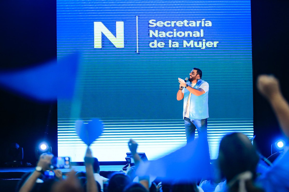 XZablah's tweet photo. Solo tengo palabras de agradecimiento y orgullo para este equipo de mujeres que día a día luchan por este país. 

Nada, ni nadie, podrá detener la transformación de El Salvador. 

GUERRERAS CYAN💙 https://t.co/YG68qTSkyK
