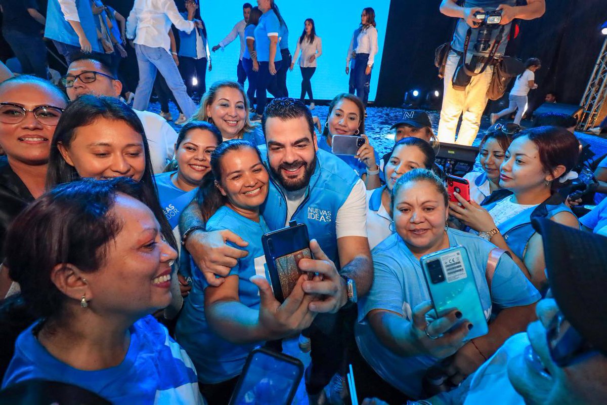XZablah's tweet photo. Solo tengo palabras de agradecimiento y orgullo para este equipo de mujeres que día a día luchan por este país. 

Nada, ni nadie, podrá detener la transformación de El Salvador. 

GUERRERAS CYAN💙 https://t.co/YG68qTSkyK