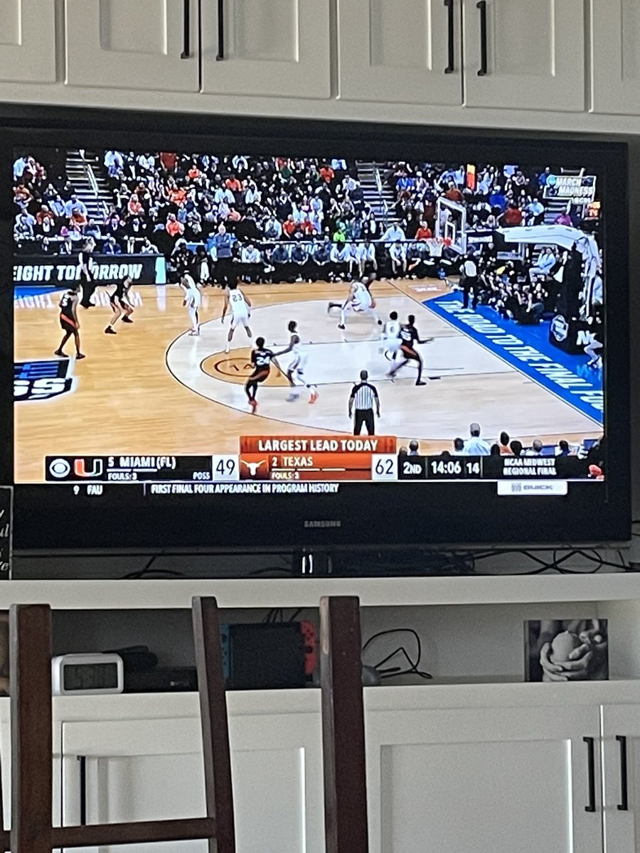 codycoil's tweet photo. Absolutely no way the Horns can blow this lead @ClayFalls #hookthem #Final4 #getyourticketsnow https://t.co/c8zbfYPkLR