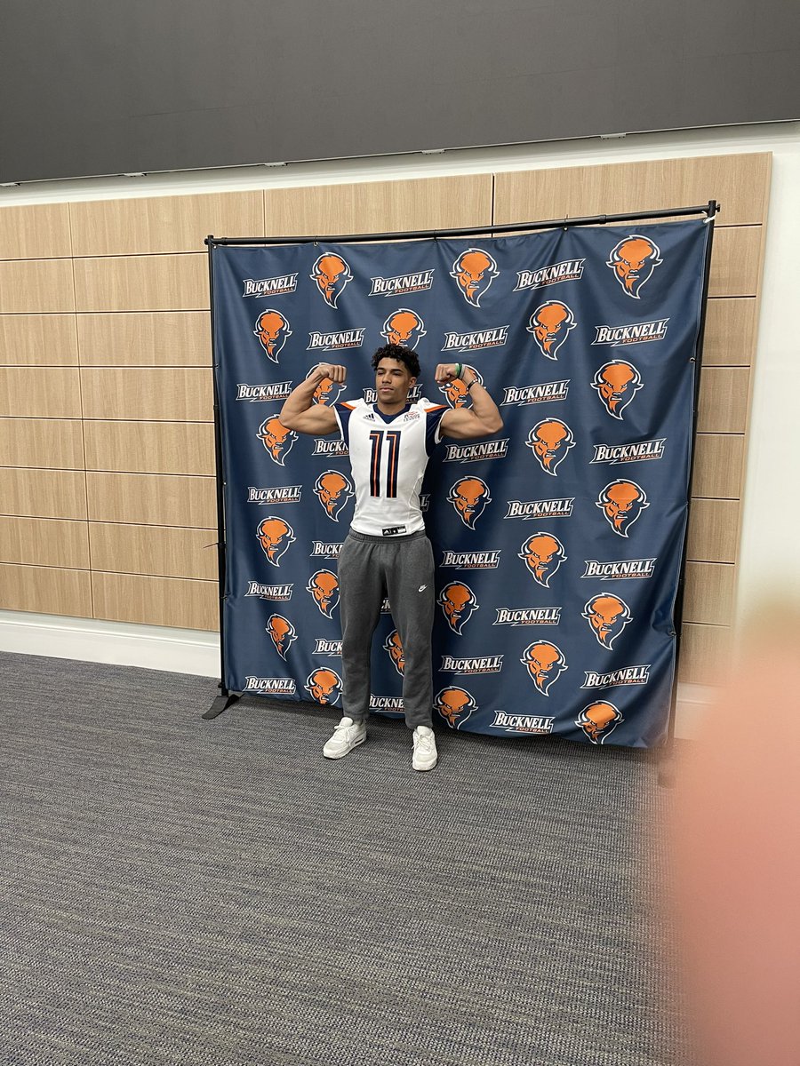 Joseph33moon's tweet photo. Had a great Junior day visit today at @Bucknell_FB @BucknellU. Thank you @gregoryparker2 for the invite and for your hospitality. https://t.co/thMMRVWMjK