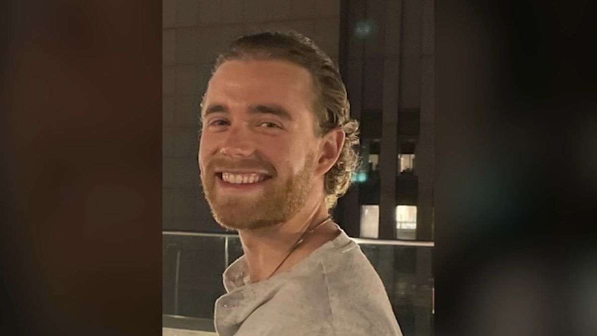 ABC7Chicago's tweet photo. James Richard Thompson, of Plainfield, has been ID'd as the man killed Saturday in a West Loop hit-and-run.

Police are looking for a four-door 2006-2010 Mercedes-Benz sedan and its driver. https://t.co/PCDMO1YcML https://t.co/MuDvlgZB7i