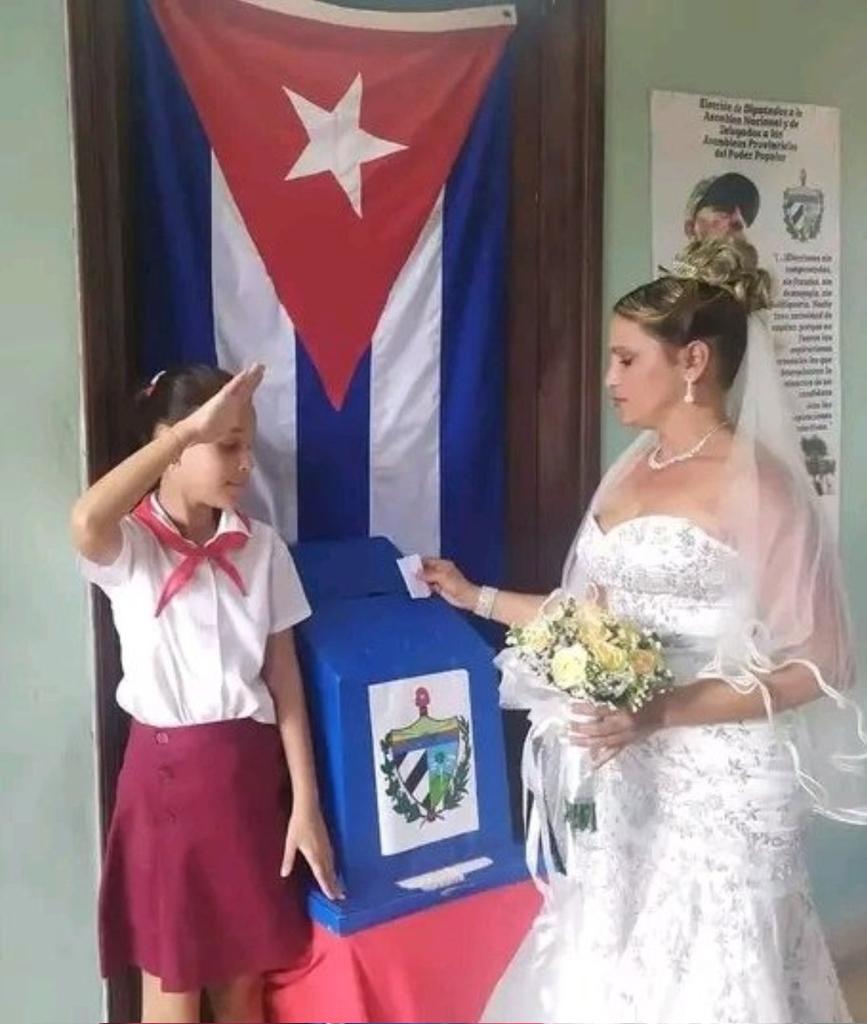 Esta #GuerreraCubana antepuso su amor por la patria; primero dió un #SiPorCuba, y luego su #Si en el altar.  #MujeresEnRevolución #VotoUnidoXCuba