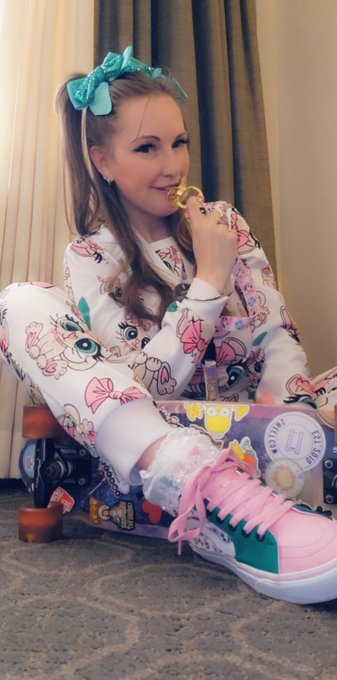 TW Pornstars - Goddess Kat Marie. Pictures and videos from Twitter.