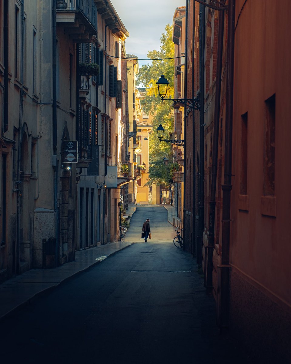 Verona street 🎨

#verona #city #cityphoto #architecture #streetphotography #streetclassic #street #italia #italy #italiancity  #streetvision #architecture #photooftheday #travel #phototips #tips #photographytips #traveldestinations #traveltips