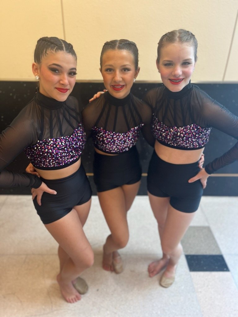 LLMSLynx's tweet photo. Our OUTSTANDING dance team competed in Nationals at Moody Gardens this weekend!
Katie Cruz 1st Place Solo
1st place officer jazz 
1st place officer lyrical 
Team hip hop 1st place 
Team jazz 3rd place 
Team pom 2nd place 
Way to go girls! https://t.co/xZSzvQE4ZN