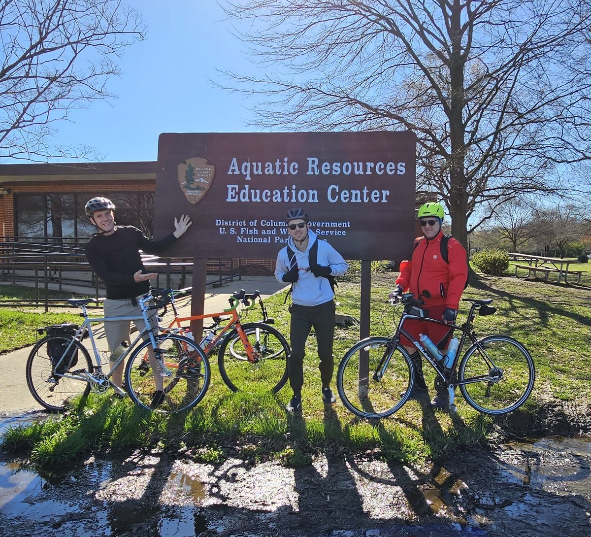 Chris_Roell's tweet photo. We rode the Anacostia Park Rock Creek Park loop on today's #urbanadventureride. Ride came in at 41 miles, and I am happy to report that we never stopped once for a cherry blossom picture! #bikedc #bikemd #bikedcloop #washingtondc #districtofcolumbia #thedistrict https://t.co/JIBYOZgECI