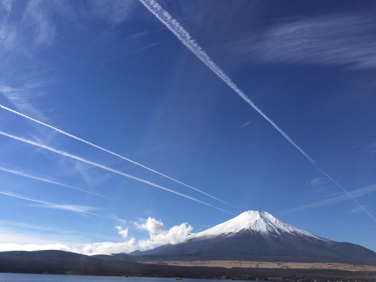 #見た人も何か無言で空をあげる