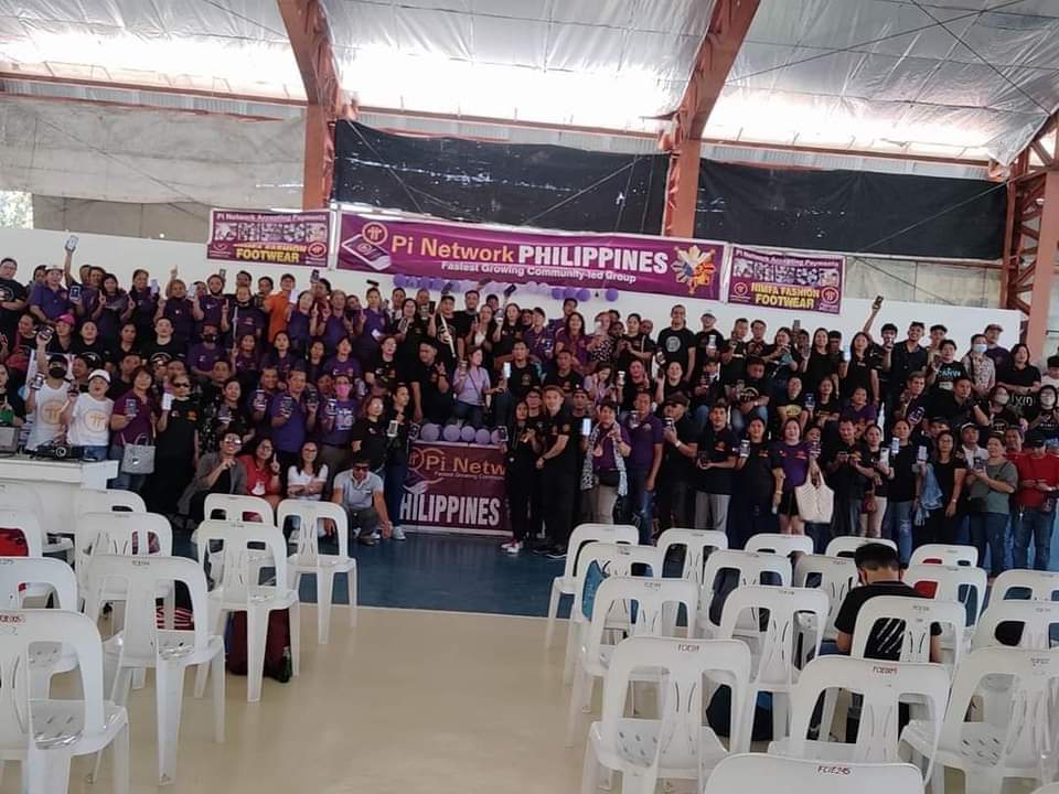 PiNewsMedia's tweet photo. The Philippines🇵🇭 successfully held the Pioneer Exchange Meeting. The #PiNetwork community has a force that can turn strangers into friends. Examples like this happen all over the world. Countless Pioneer Exchange Meetings, and countless friends, warm Pi❤️

@PiCoreTeam #Web3 https://t.co/HBZsIXdFwl