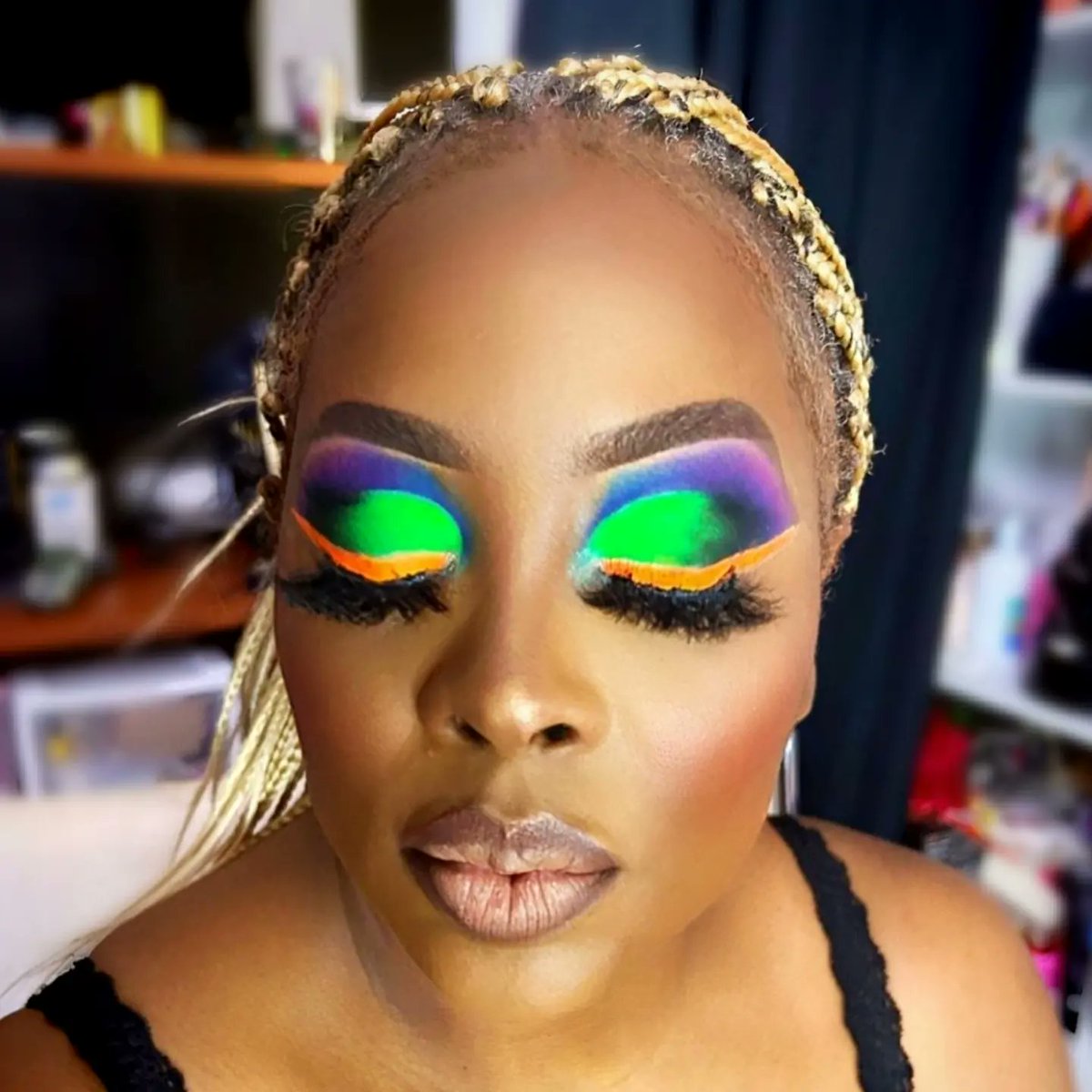 JusDeeLook's tweet photo. The EYES have it Collab ft MakeupUD Beauties

It's @JusDeeLook 

#beautycollab #popofcolor #cutcrease #neonpigments #pampermeglam #beauty #melaninqueen #glamlook  #JusDeeLook #maybelline #fitme #creativemakeup  #251Makeupartist #MobileALMUA https://t.co/arBV4oPgCo
