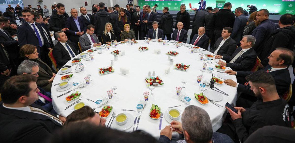 Milletin adamı      /       Yedili Masa