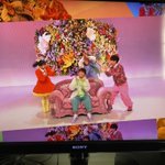 ついに座れた!ゆういちろうお兄さんから譲られた、ピンク色のソファー。