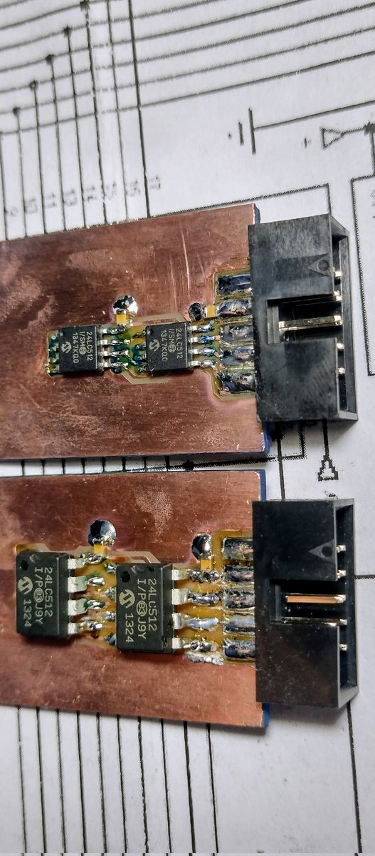computer_engin's tweet image. Unidades de almacenamiento extraíbles. Capacidad de 128Kb cada una. 
#memorycard #eeprom #cardstorage #pdc32