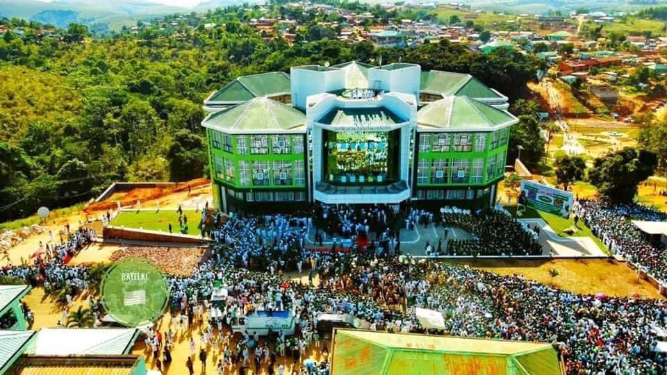 kev_Ndonga's tweet photo. 💚Musée Papa Simon Kimbangu à Nkamba, #kongo_central🇨🇩 en République Démocratique du Congo.
Ce musée contient des oeuvres d’arts du père spirituel de l’église Kimbaguiste et tant d’autres illustrations.
#kongo_central la terre sacrée du #Royaume_kongo @KongoMediaRDC https://t.co/u424iRSRxP