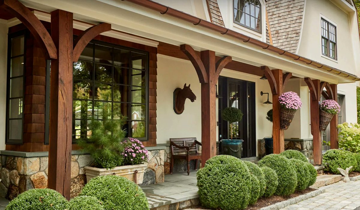 Take a tour of McLain Ward's Castle Hill Farm inside the pages of Equestrian Living 🐴
buff.ly/3SYne9G 

Photo: george kamper