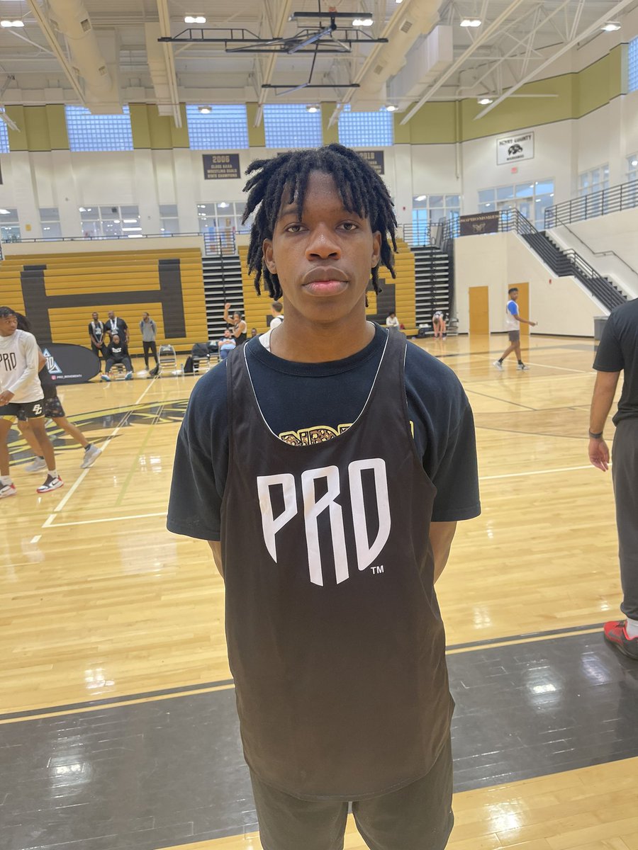 PRO_Movement1's tweet photo. ‘23 @kjhicks50 (Osborne) had a very impressive performance at our event.

The 6’4” unsigned senior is known for his ability to slash and get to the rim. 

However, Hicks was knocking down pull-ups and 3s with range as well.

#PRO
#Elevation
#SpringShowdown https://t.co/9kJm99LnPd