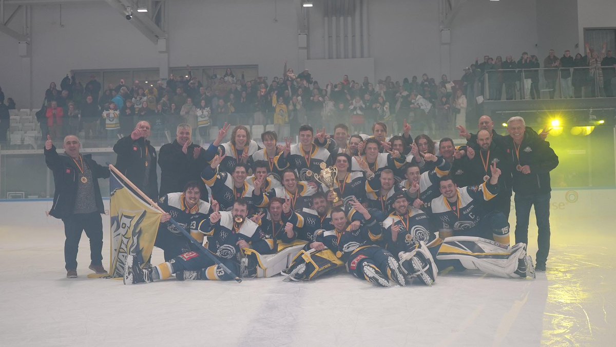 #ANTWERPPHANTOMS (@antwerpphantoms) on Twitter photo Belgisch Kampioen Divisie 1 Back-to-Back!
🇧🇪🏆🥇🏒🥅 <a href="/gvasport/">GVA Sport</a> <a href="/hlnsport/">HLN Sport</a> <a href="/nieuwsbladsport/">Nieuwsblad Sport</a> <a href="/sporza/">sporza</a> <a href="/BelgaSport/">BelgaSport</a> <a href="/rbihf/">RBIHF</a>
phantoms.be/nieuws/sportoa… Belgisch Kampioen Divisie 1 Back-to-Back!
🇧🇪🏆🥇🏒🥅 <a href="/gvasport/">GVA Sport</a> <a href="/hlnsport/">HLN Sport</a> <a href="/nieuwsbladsport/">Nieuwsblad Sport</a> <a href="/sporza/">sporza</a> <a href="/BelgaSport/">BelgaSport</a> <a href="/rbihf/">RBIHF</a>
phantoms.be/nieuws/sportoa…