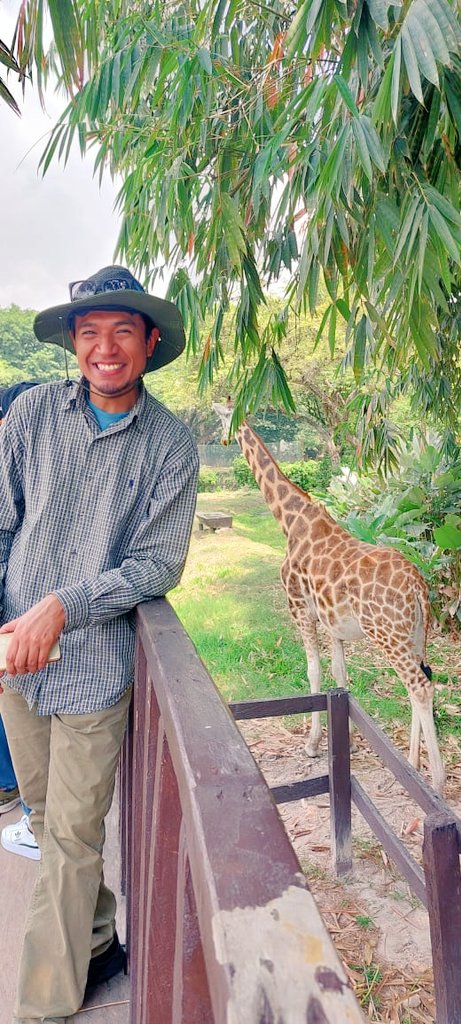 qontrol's tweet photo. El Señor 🦒Jirafales. Junto a toda mi sonrisa más natural.☺
Entre la naturaleza.🌿
#AutoSafari #Chapín #Escuintla 🦌 https://t.co/kWjxjWeTXG