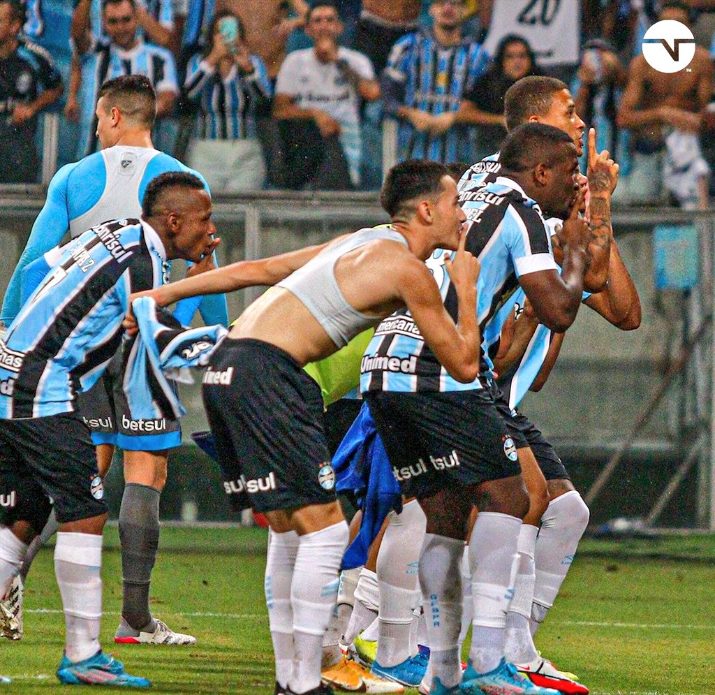 GIT_1903's tweet photo. Aconteceu algo chato em Porto Alegre???  😂😂😂 https://t.co/5y2O99S0nQ