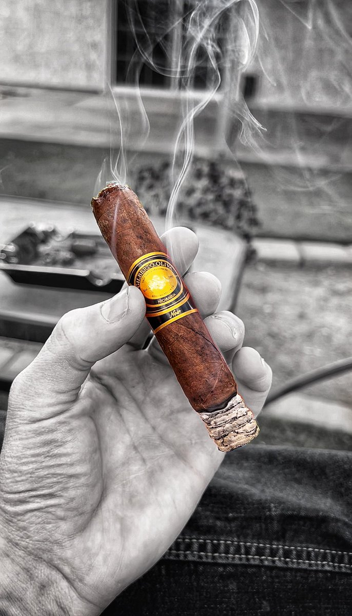 Gilberto Oliva Reserva Noir…an excellent stick for a superb price! I love the flavor profile from these little guys! @cigarsmoke @cigarsnobmag @CigarAficMag @CigarChairman @Cigar_Lair @Midwest_Cigars @brucemilstein @CigarFetishUK @CigaRSS #cigar #cigars #PSSITA #nowsmoking